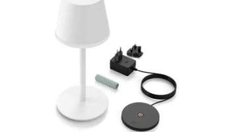 Philips Hue Go Portable, la lampada da tavolo portatile per l’estate