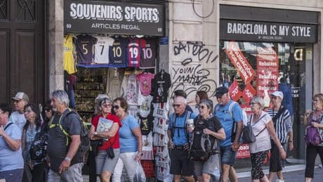 Más turistas, pero tacaños: se disparan las llegadas y el gasto se estanca pese a la inflación