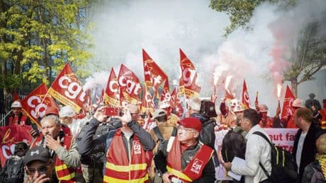 « Nous pouvons faire du métal sans Mittal » : devant le siège de la multinationale, les Arcelor exigent la nationalisation des hauts-fourneaux