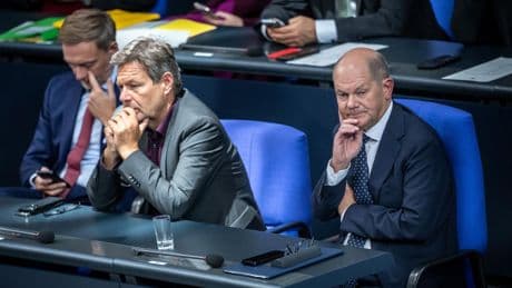 Kritik an Übergangszahlung: So viel "Ruhegeld" steht Ministern und Kanzlern nach der Amtszeit zu