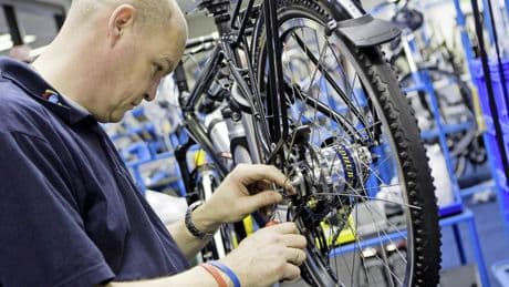 Bedrijf achter Batavus en Babboe sluit ook laatste fabriek in Heerenveen, 160 banen weg