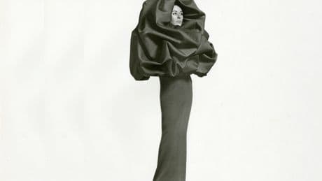 Diálogo entre costuras, la nueva exposición de Balenciaga