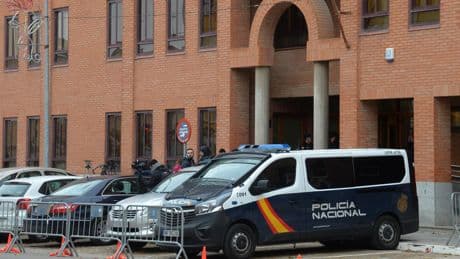Ingresa en prisión el joven acusado de matar a su padre de una puñalada en el cuello en Aranda de Duero