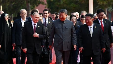«Dans ce siècle, il y a une chance de vivre jusqu’à 150 ans» : l’étonnant et futuriste échange entre Xi Jinping, Vladimir Poutine et Kim Jong-un