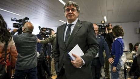 Puigdemont duda de que Sánchez frene la opa de BBVA a Sabadell