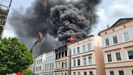 Zwei Feuer-Tote in Lübeck - Polizei schnappt mutmaßliche Mörderin (27)