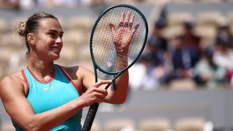 Aryna Sabalenka écarte Zheng Qinwen et poursuit sa nouvelle route de favorite à Roland-Garros