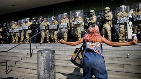 La California fa causa a Trump: «Illegale l’invio delle forze militari»