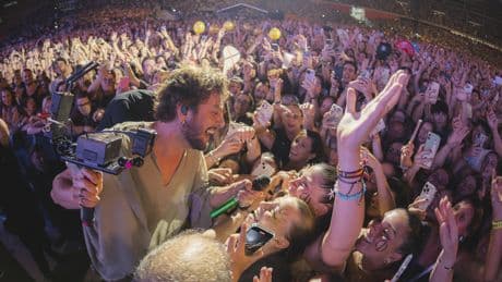 Manuel Carrasco revoluciona Sevilla con un macroconcierto de más de dos horas y media: y el Pueblo Salvaje despertó...