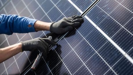 Solarhandwerk sieht Jobs bei möglichem Förderende in Gefahr