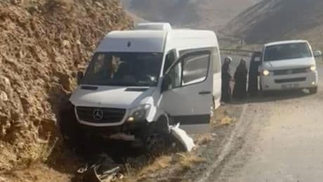Freni boşalan minibüsteki 18 yolcu ölümden döndü