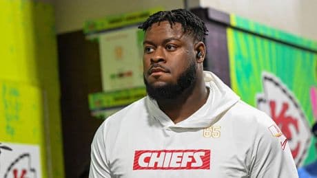 Chiefs give guard Trey Smith record-breaking $94 million contract hours before deadline