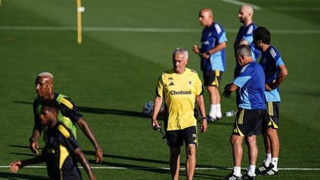 Mourinho'dan sürpriz karar! İşte Fenerbahçe'nin Göztepe maçı 11'i
