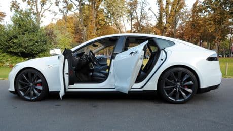Nantes : un chauffeur de VTC au volant de sa Tesla victime d’une tentative d’enlèvement ratée