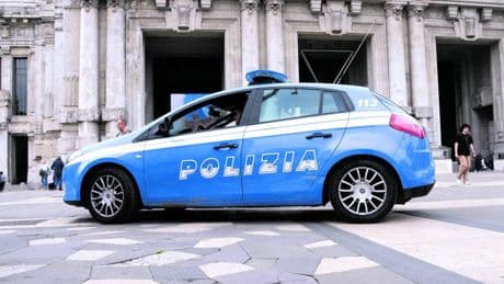 Evade dal carcere, lo riacciuffano mentre canta e balla in piazza