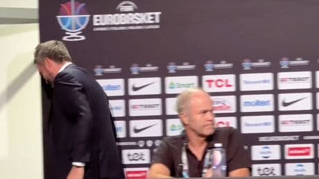 Rücktritt! - Italien-Trainer verlässt unter Tränen die Bühne