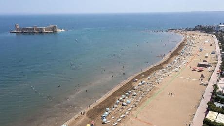 Mersin'de deniz hava kadar sıcak!