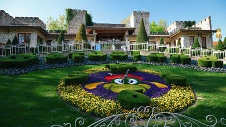 Gardaland celebra 50 anni con una notte di musica e magia