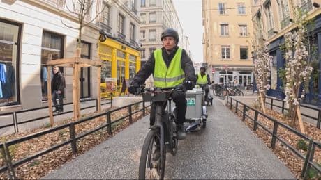 Fighting air pollution: Cars no longer welcome in French city of Lyon
