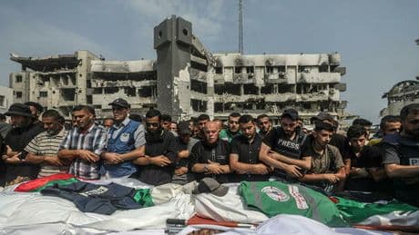 Gaza, l?invasione di Israele in due fasi: attacchi aerei e accerchiamento completo. Meloni sente Abu Mazen