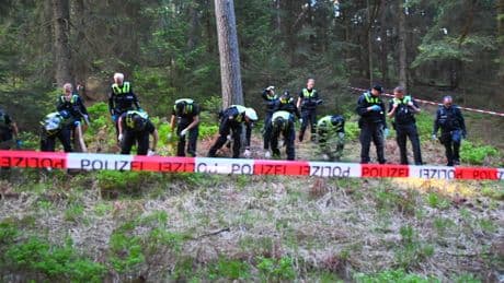 Gruselfund in Hamburg - Hier suchen Polizisten nach Knochen