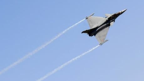 "Pour la première fois, des fuselages de Rafale seront produits hors de France": Dassault délocalise en Inde une partie de sa production