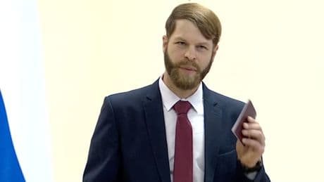 „Blut an seinen Händen“ – Das doppelte Spiel von Putins amerikanischem Spion in der Ukraine