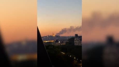 Incendie au nord de Paris: les images de l’important panache de fumée
