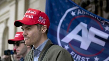 Nick Fuentes : l’influenceur trumpiste qui inquiète jusqu’aux républicains