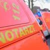 Stand er unter Drogen?: Motorradfahrer rast in Berlin gegen Straßenlaterne und muss reanimiert werden