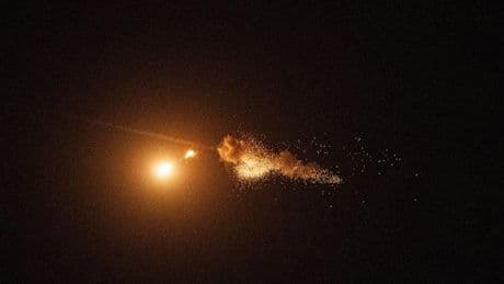 Ukraine-Krieg: Drohnenattacke auf Kiew - Brand in zehnstöckigem Wohnhaus