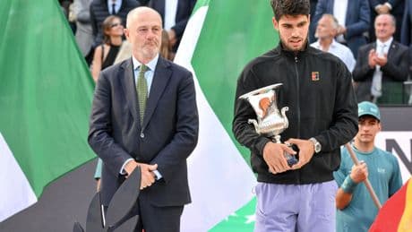 Alcaraz mantiene a raya a Sinner y se corona por primera vez en Roma