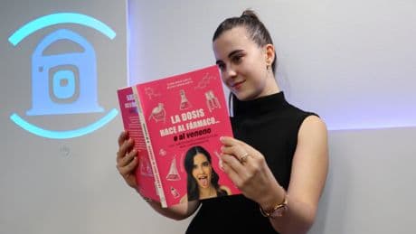 Elena Monje, farmacéutica: “Si eres de los que siempre dejan algo de líquido en la taza o el vaso cuando tomas café u otra bebida, déjame decirte que esto tiene una explicación psicológica”