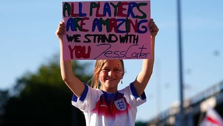 England vs Italy - 2025 Women's Euros: Live score, team news and updates as the Lionesses refuse to take the knee ahead of semi-final clash after Jess Carter abuse
