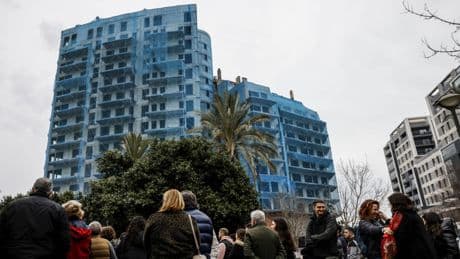 Valencia inicia las obras de rehabilitación del edificio incendiado de Campanar: costará más de 20 millones