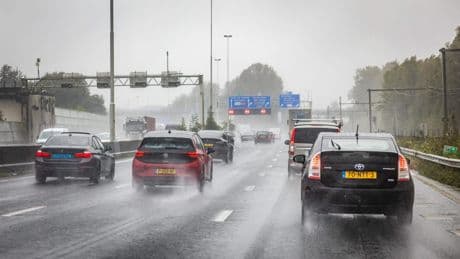 Ongelukken en slecht weer leiden tot grote drukte op de weg