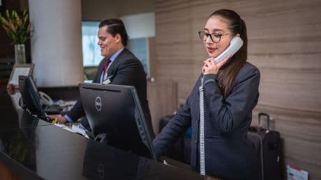 La policía advierte del spoofing, la nueva estafa telefónica con la que pueden vaciarte la cuenta bancaria en minutos