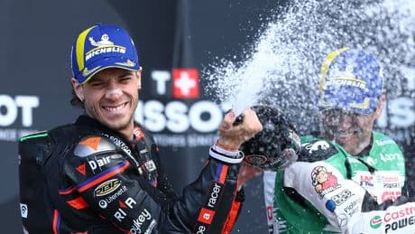 Marco Bezzecchi demuestra que la Aprilia es una moto ganadora en el GP del Reino Unido