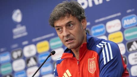 Rotaciones, rumores y un equipo en evolución: Santi Denia mantiene vivo el sueño del Europeo