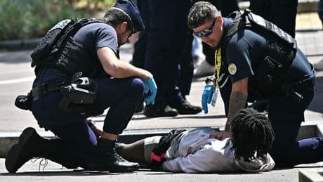 Schock-Momente in der Nähe des Ziels - Polizei stoppt Messer-Angreifer bei Tour de France