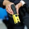 Umstrittene Waffe: Union und SPD beschließen Taser-Beschaffung für Bundespolizei