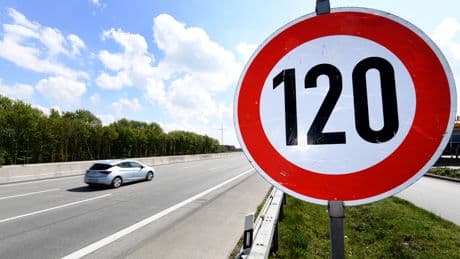 Schildertücken auf Autobahnen: Welche Fehleinschätzung richtig teuer werden kann