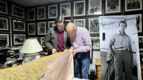 Del terno inspirado en un capote de Manolete al día en el que 'el monstruo' ayudó a Juan Ortega