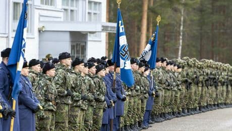Luftwaffe verwendet Nazi-Symbol bis heute - Finnland ringt mit seiner Hakenkreuz-Geschichte