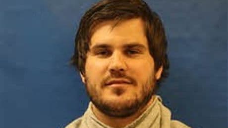 Capital murder suspect free on bond removes his ankle monitor on day of trial and now is missing