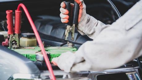 ¿Cuándo hay que cambiar la batería del coche? Atento a las señales