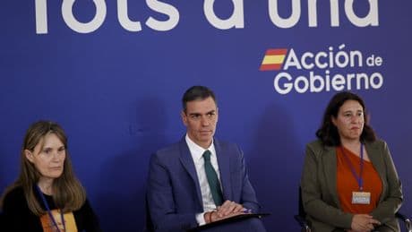 Sánchez, con los afectados por la dana: una visita tardía y a varios kilómetros de la zona cero