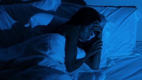 Pourquoi vous réveillez-vous toujours à 3h du matin? (Et pourquoi ce n'est pas si grave)