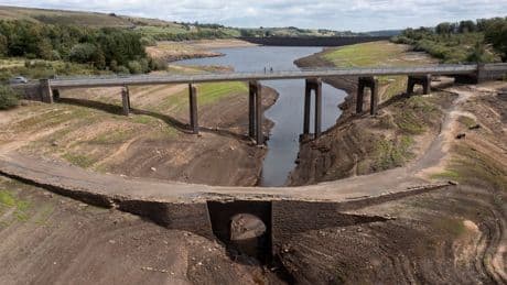 UK government suggests deleting files to save water