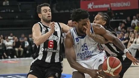 Anadolu Efes, Beşiktaş Fibabanka karşısında öne geçti!